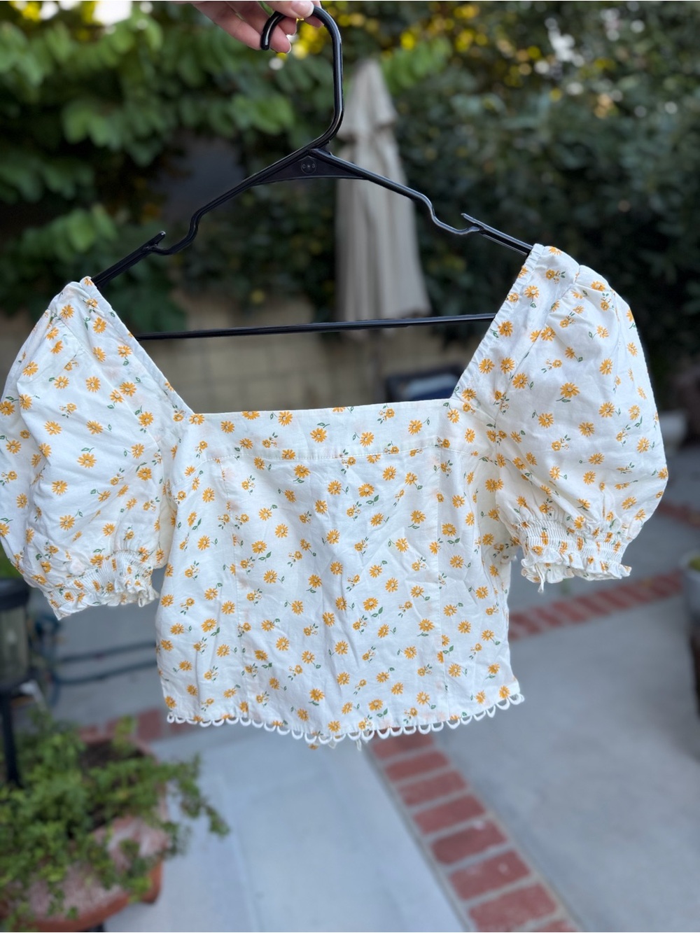 Petite Studio White Puff-Sleeve Crop Top with Yellow Daisy Print